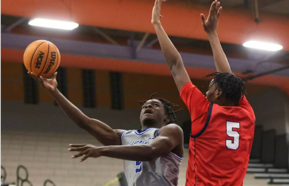 Desert Pines' Greg Burrell (5) shoots around Coronado's Lantz Stephenson (5) during the first h ...