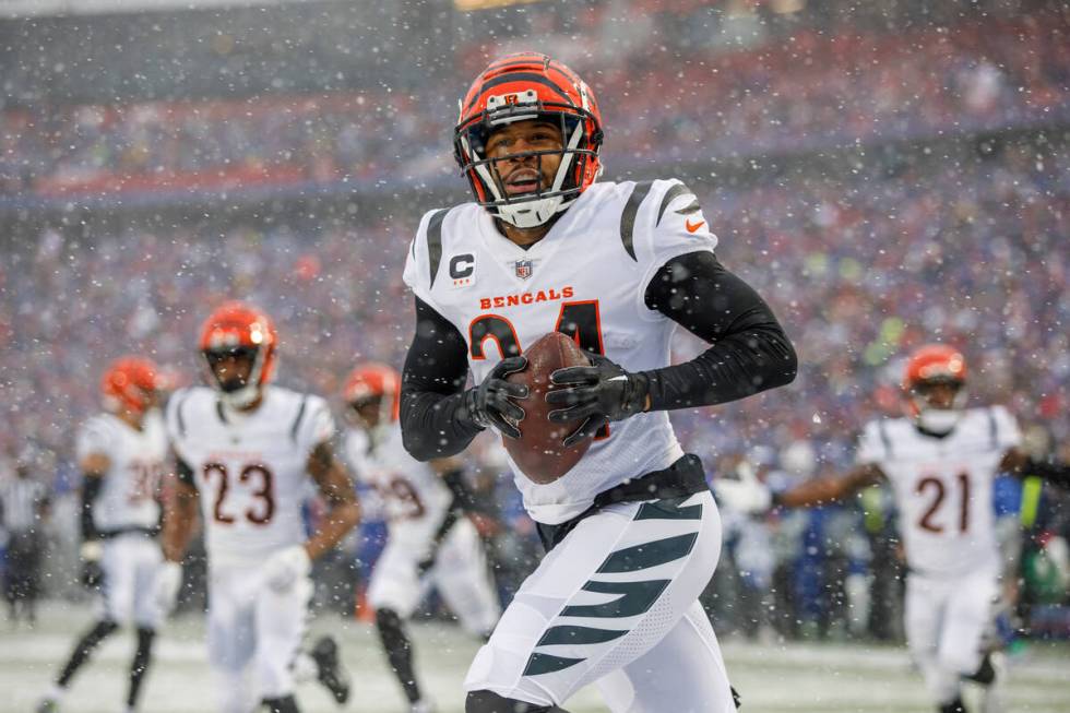 Cincinnati Bengals safety Vonn Bell (24) celebrates after a fumble recovery that was eventually ...