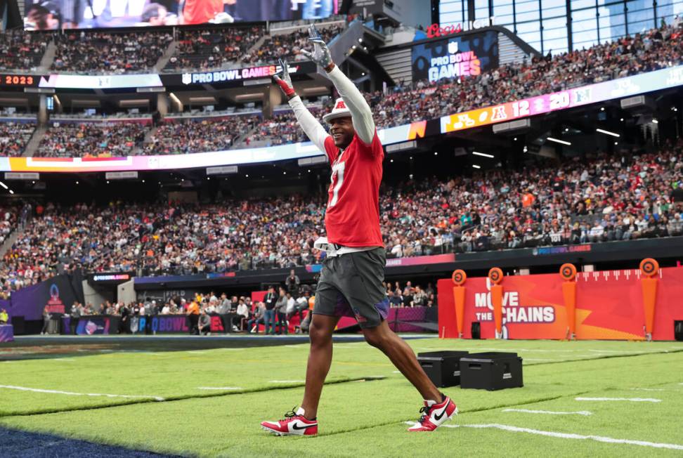 Las Vegas Raiders wide receiver Davante Adams (17) reacts after making a last-second lateral pa ...