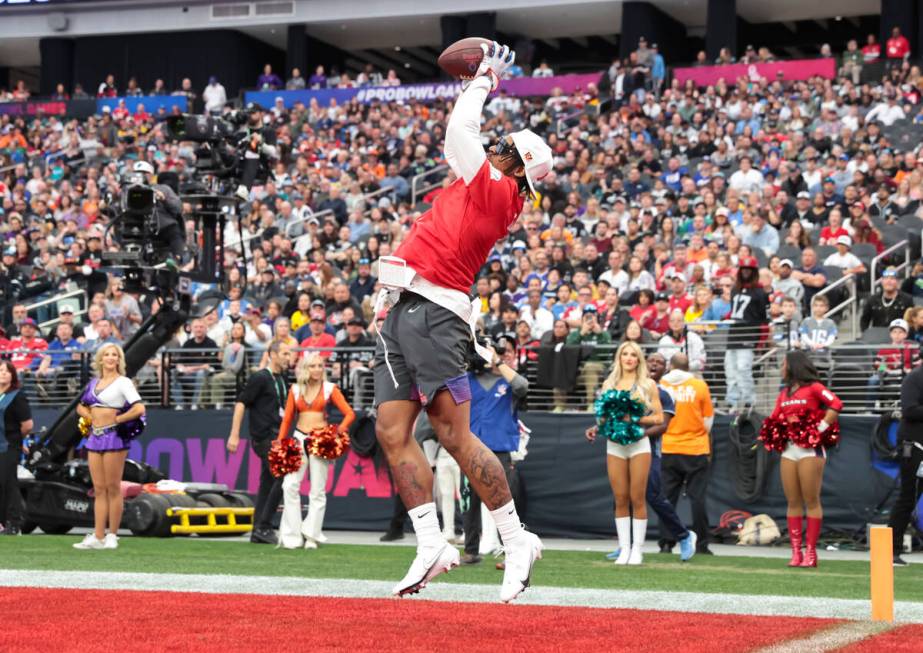 Cincinnati Bengals wide receiver Ja’Marr Chase (1) catches a touchdown pass during the N ...