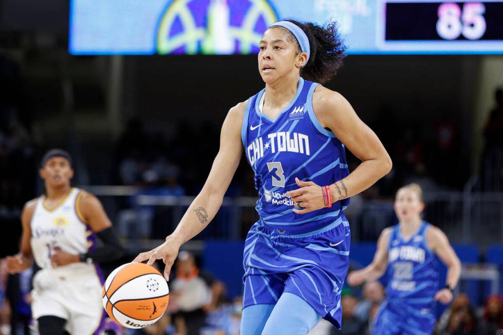 Chicago Sky forward Candace Parker (3) brings the ball up court against the Los Angeles Sparks ...