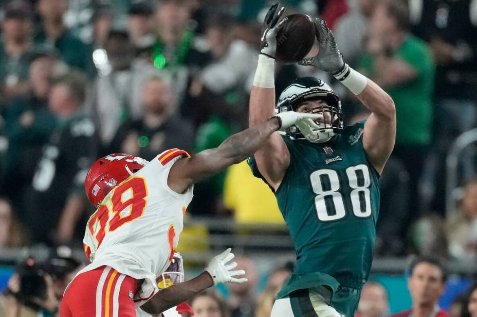 Philadelphia Eagles tight end Dallas Goedert (88) works for a catch against Kansas City Chiefs ...