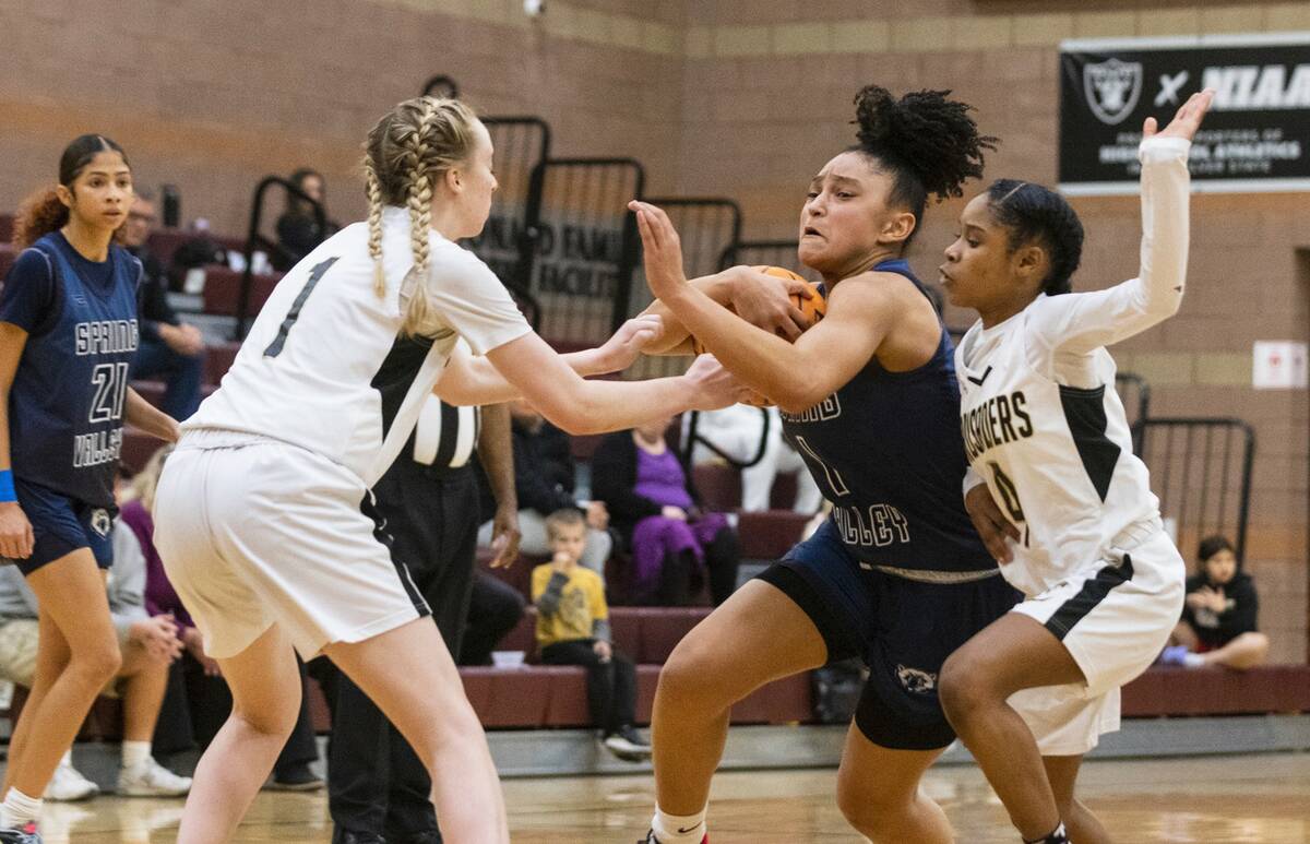 Spring Valley's high Mia Ervin (1) penetrates between Faith Lutheran's Sami Monighetti (1) and ...