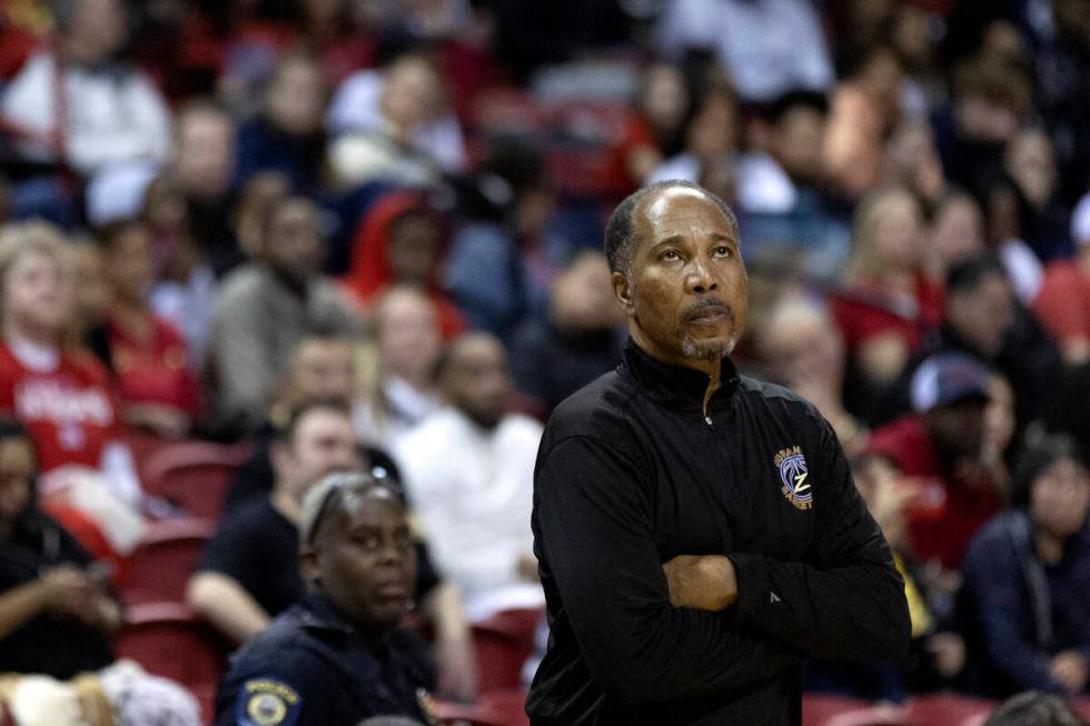 Durango head coach Mike Lee watches his team shoot a free throw during the second half of a Cla ...