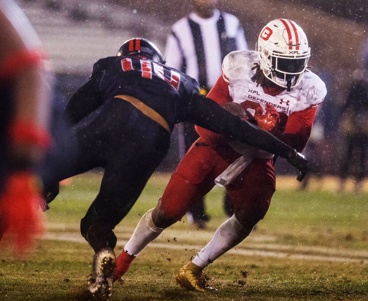 Vegas Vipers linebacker Vic Beasley prepares to tackle DC Defenders running back Ryquell Armste ...