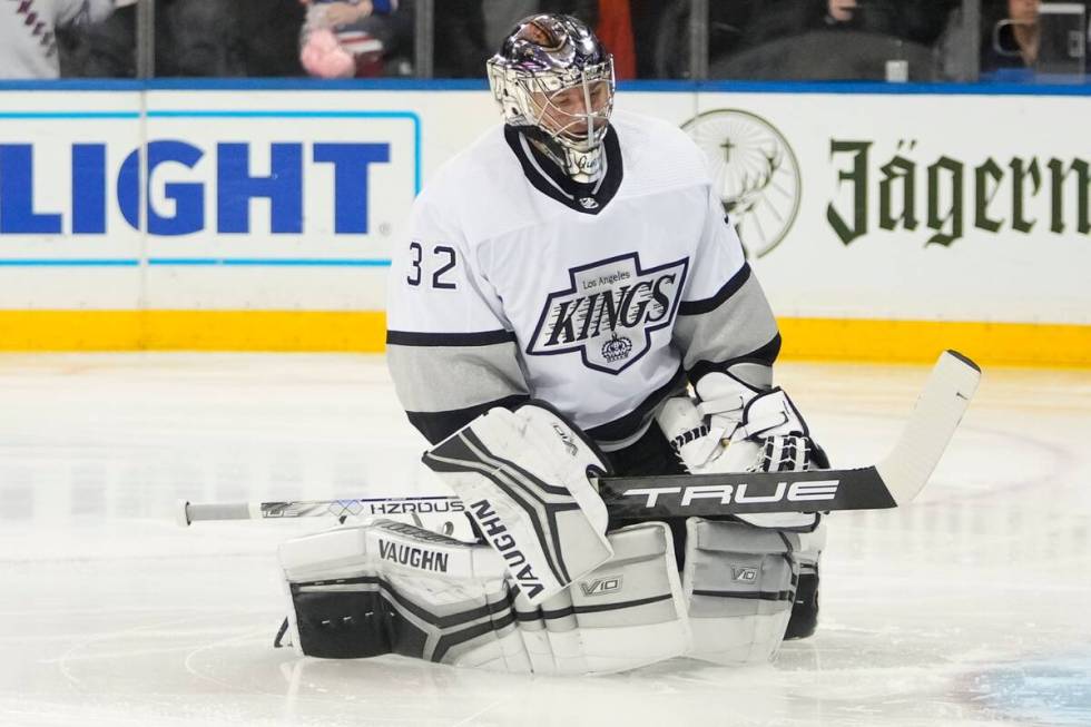 Los Angeles Kings goaltender Jonathan Quick (32) reacts after New York Rangers' Vincent Trochec ...