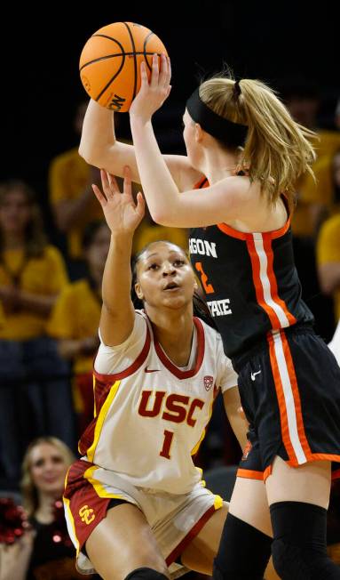 Oregon State Beavers guard Lily Hansford (2) looks to pass against USC Trojans guard Taylor Big ...