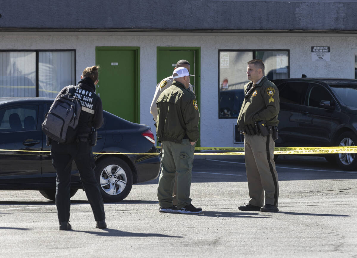 Las Vegas police investigate a homicide at an apartment complex at 5011 E. Craig Road, near Nor ...