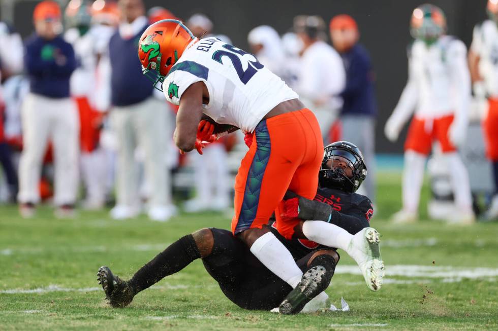 Vegas Vipers outside linebacker C.J. Avery (28) tackles Seattle Sea Dragons running back Morgan ...