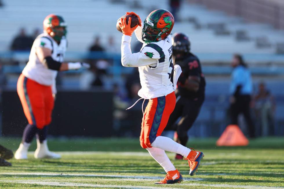 Seattle Sea Dragons wide receiver Jahcour Pearson (3) makes a catch during the first half of a ...