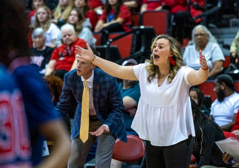 UNLV Lady Rebels head coach Lindy La Rocque, right, with associate head coach Roman Owen, left, ...