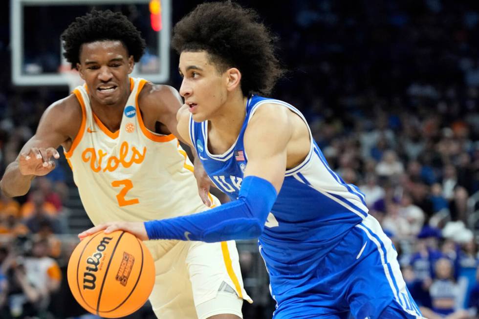 Duke guard Tyrese Proctor (5) drives around Tennessee forward Julian Phillips (2) during the fi ...