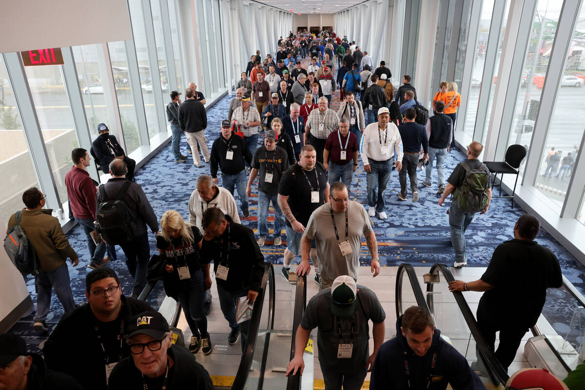 Conventioneers in on the sky walk to the West Hall at the Las Vegas Convention Center on Day 1 ...