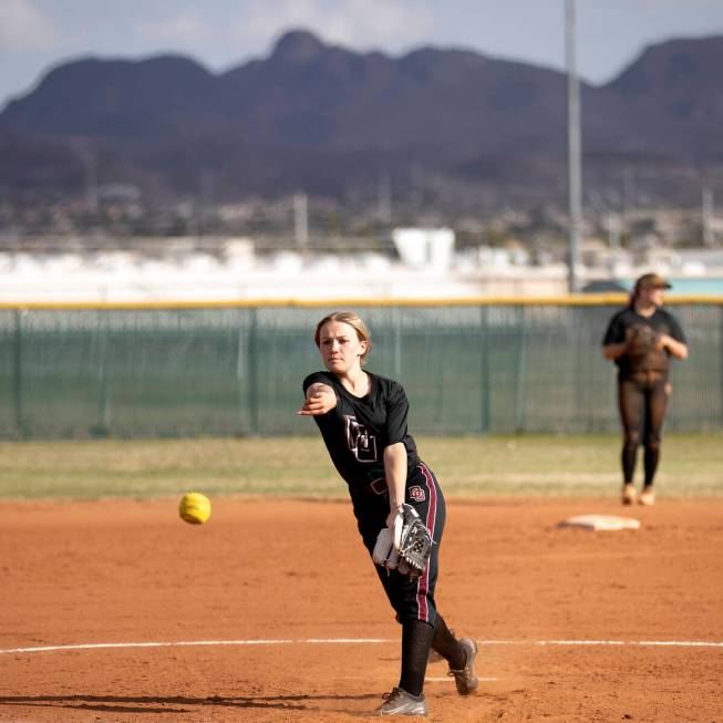 Desert Oasis pitcher Cassidy Infante throws to Silverado during a high school softball game at ...