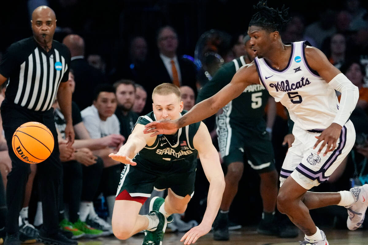 Michigan State forward Joey Hauser (10) and Kansas State guard Cam Carter (5) chase the loose b ...