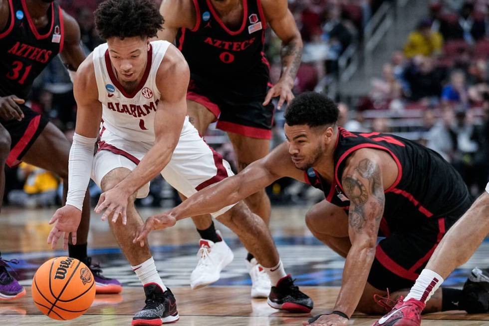 Alabama guard Mark Sears (1) and San Diego State guard Matt Bradley (20) vie for a loose ball i ...