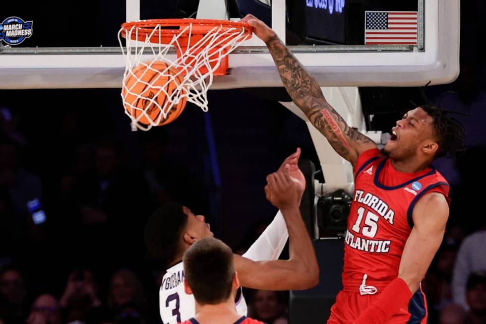 Florida Atlantic's Alijah Martin (15) shoots over Kansas State's David N'Guessan (3) in the fir ...