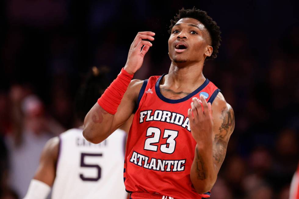 Florida Atlantic's Brandon Weatherspoon (23) reacts in the first half of an Elite 8 college bas ...