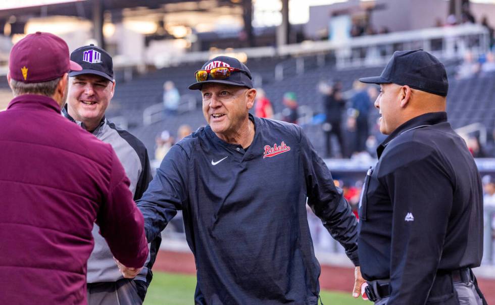 UNLV head coach Stan Stolte shakes hands with Arizona State head coach Willie Bloomquist before ...