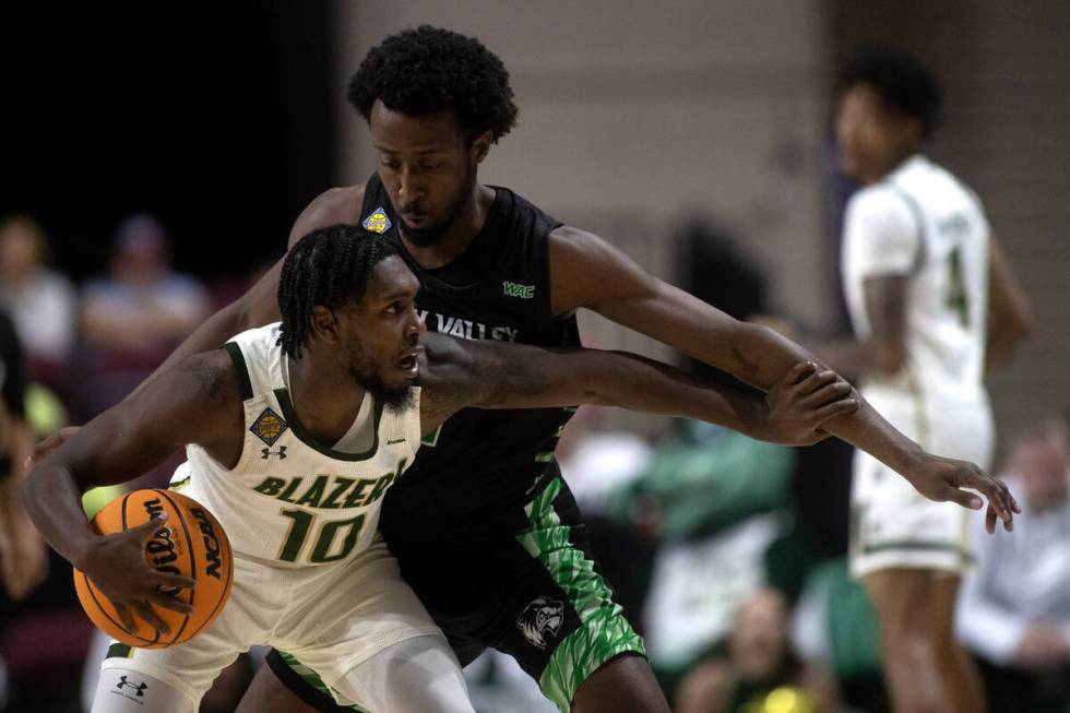 UAB Blazers guard Jordan Walker (10) looks to pass while Utah Valley Wolverines guard Le'Tre Da ...