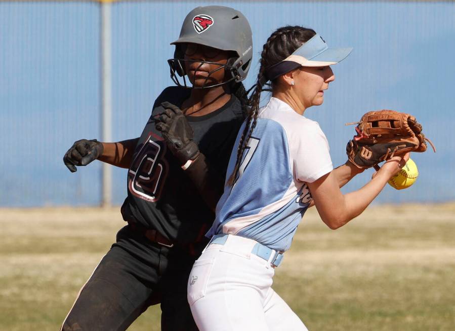 Desert Oasis' Taylor Adams (6) safely runs to the second as Centennial's Juliana Bosco (2) drop ...