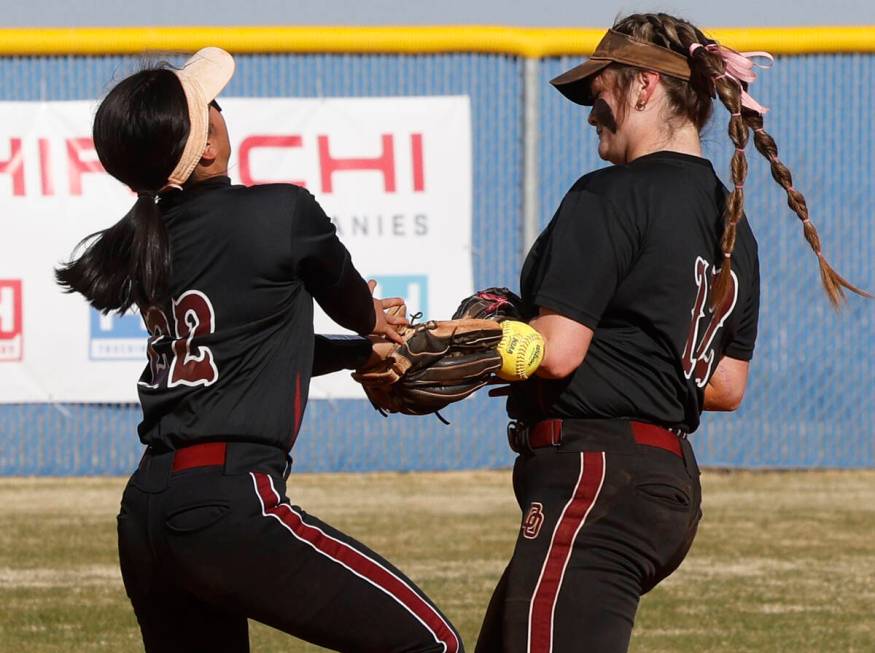 Desert Oasis' Allyson Ly (22) and Desert Oasis' Veyda Simon (12) drop the ball hit by Centennia ...