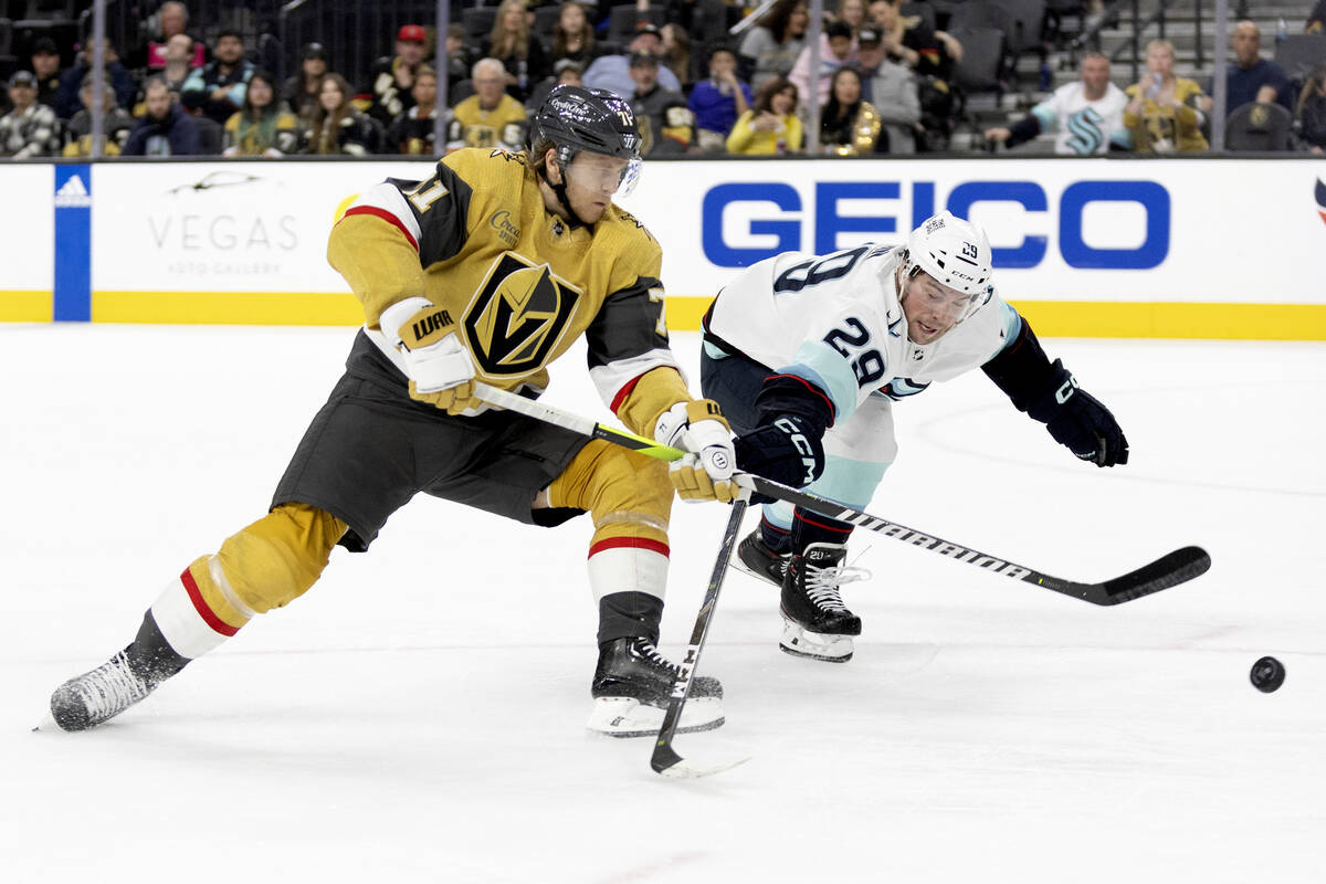 Golden Knights center William Karlsson (71) shoots but doesn’t score against Seattle Kra ...