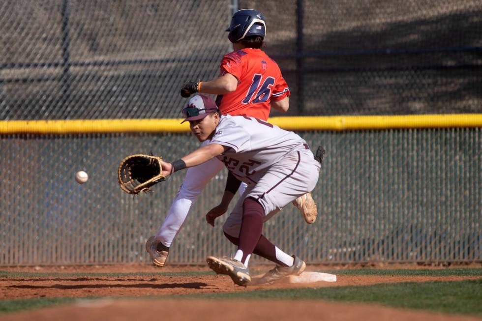 Cimarron-Memorial first baseman Samuel Ponce (24) reaches to catch while Coronado’s Nick ...