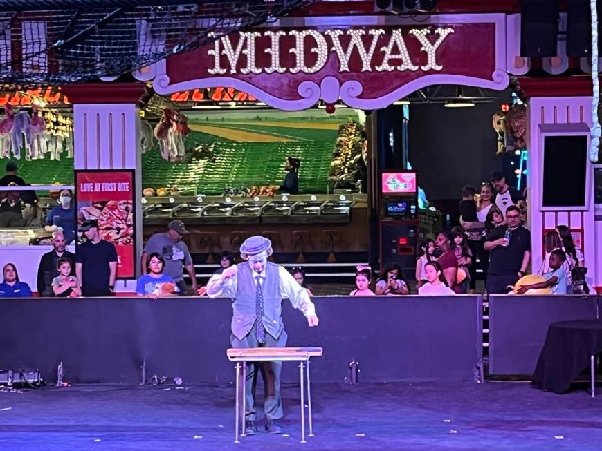 A clown performs at Circus Circus Hotel & Casino, 2880 Las Vegas Blvd. South. (Justin Razavi/La ...