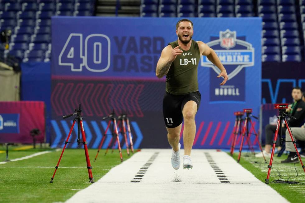 Wisconsin linebacker Nick Herbig runs the 40-yard dash at the NFL football scouting combine in ...