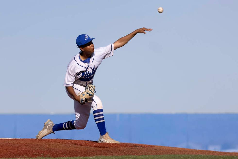 Sierra Vista’s Nate Aragones throws to Shadow Ridge during a Class 4A high school baseba ...