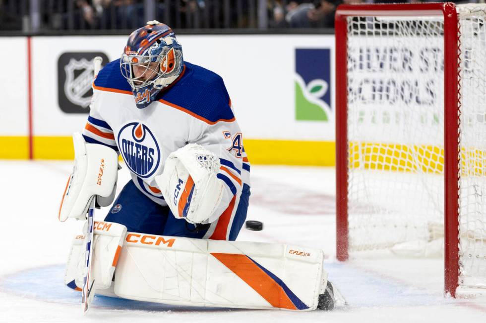 Edmonton Oilers goaltender Stuart Skinner (74) misses the save against Golden Knights right win ...