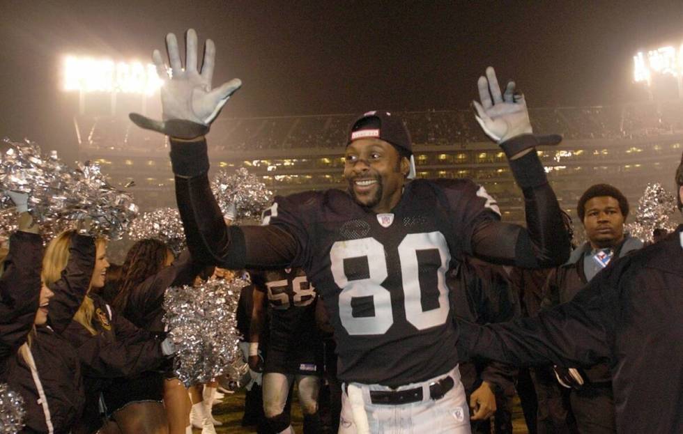 Oakland Raiders receiver Jerry Rice celebrates the team's 41-24 victory over the Tennessee Tita ...