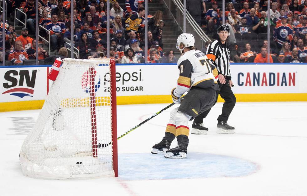 Vegas Golden Knights' William Karlsson (71) scores an empty net goal on the Edmonton Oilers dur ...