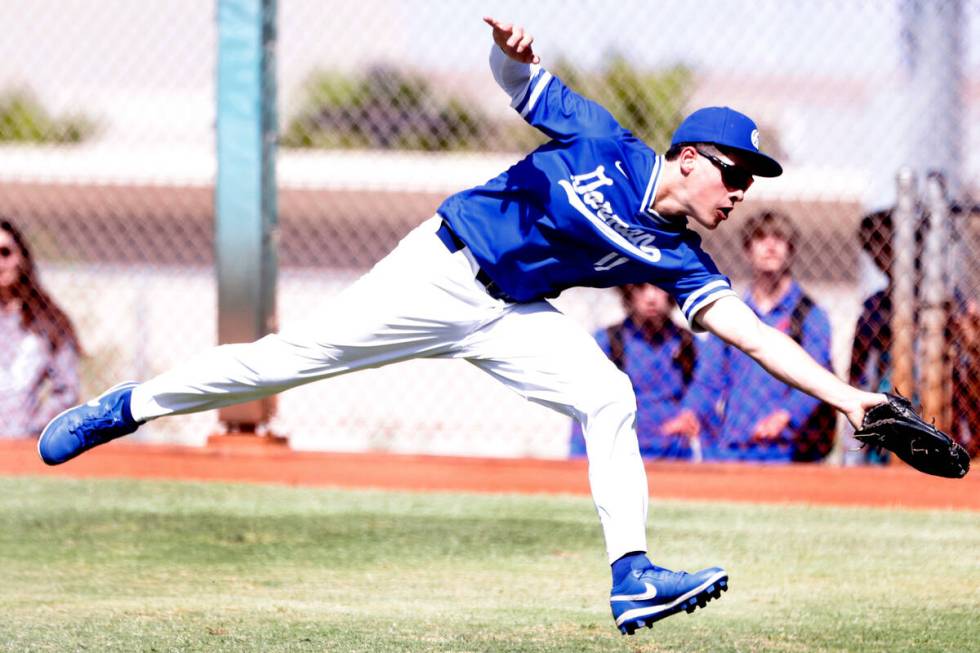 Bishop Gorman High's Billy Scaldeferri (11) dives to catch the ball against Desert Oasis High d ...