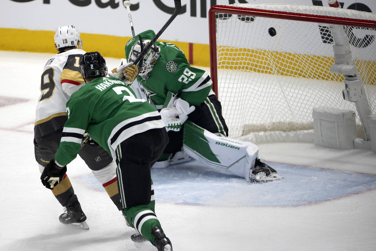 Dallas Stars goaltender Jake Oettinger (29) misses the save on a shot by Golden Knights right w ...