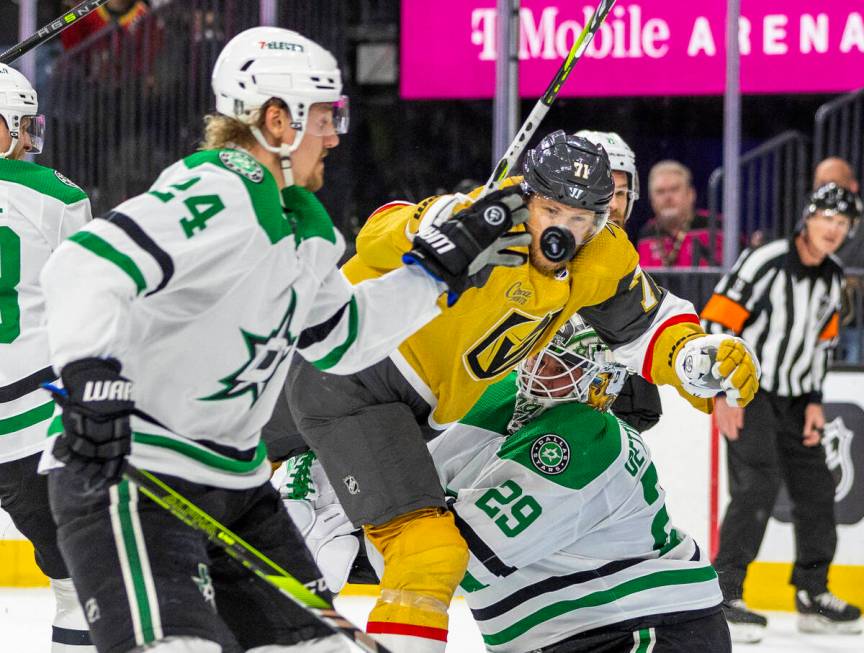 Golden Knights center William Karlsson (71) eyes a puck as he attempts to split between Dallas ...