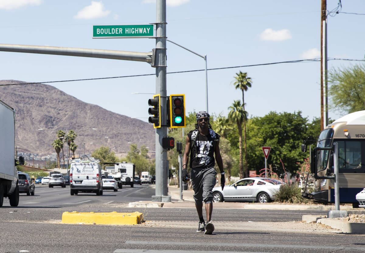 A man crosses Boulder Highway at Lake Mead Parkway on Thursday, June 8, 2023, in Henderson. (Da ...