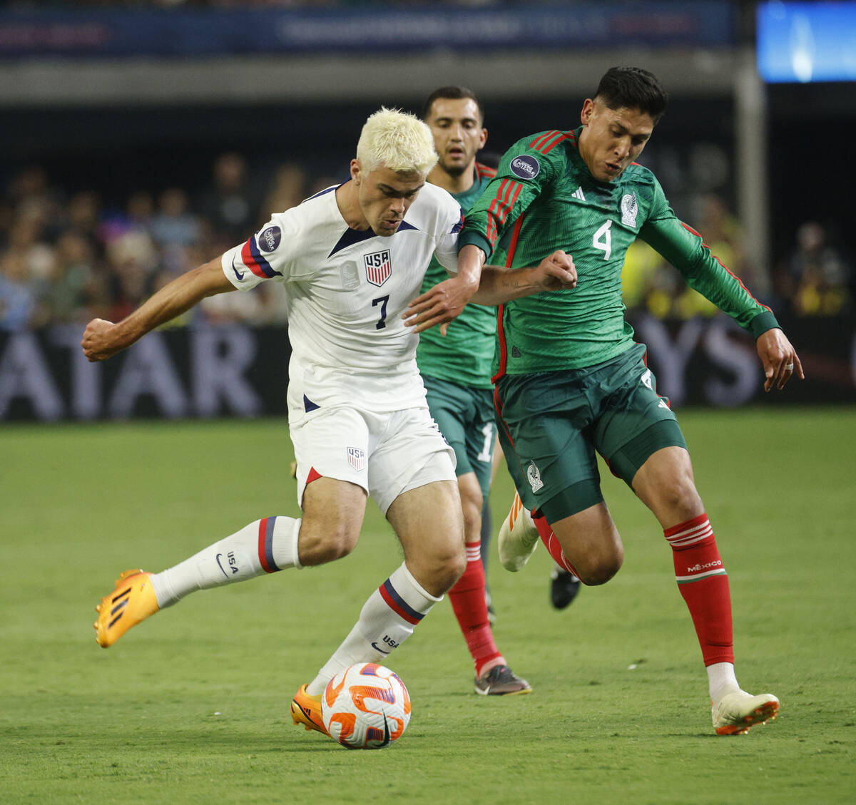 USA’s Giovanni Reyna (7) controls the ball against Mexico's Edson Álvarez (4) durin ...