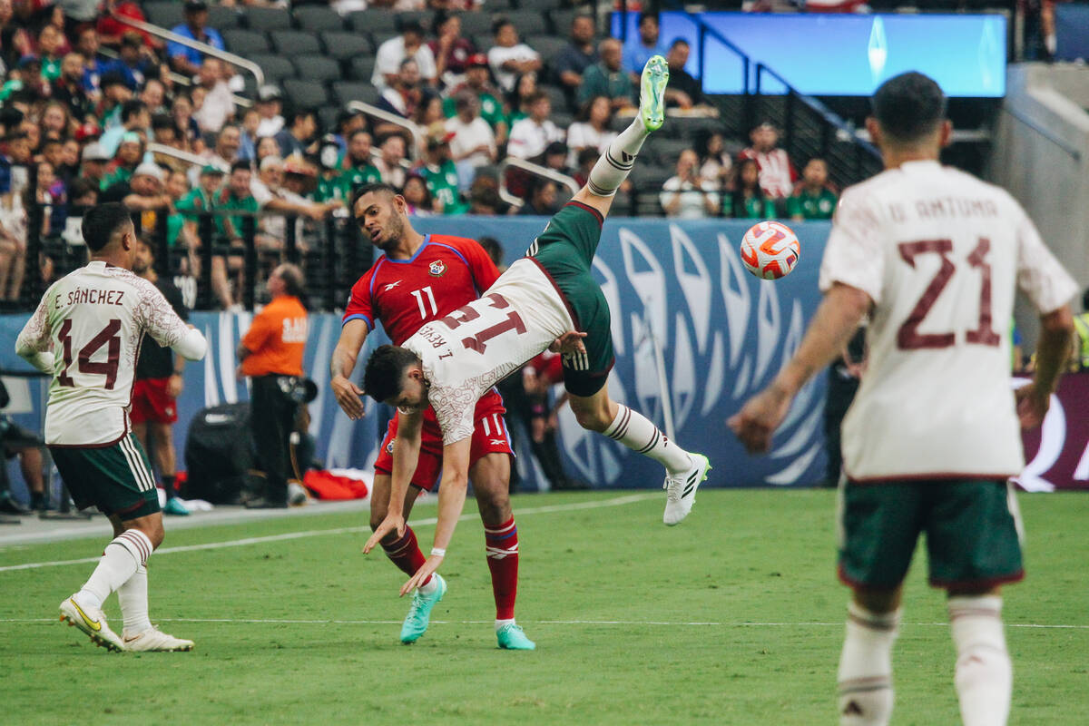 Mexico’s Israel Reyes (15) dives over Panama’s Ismael Díaz (11) during the C ...