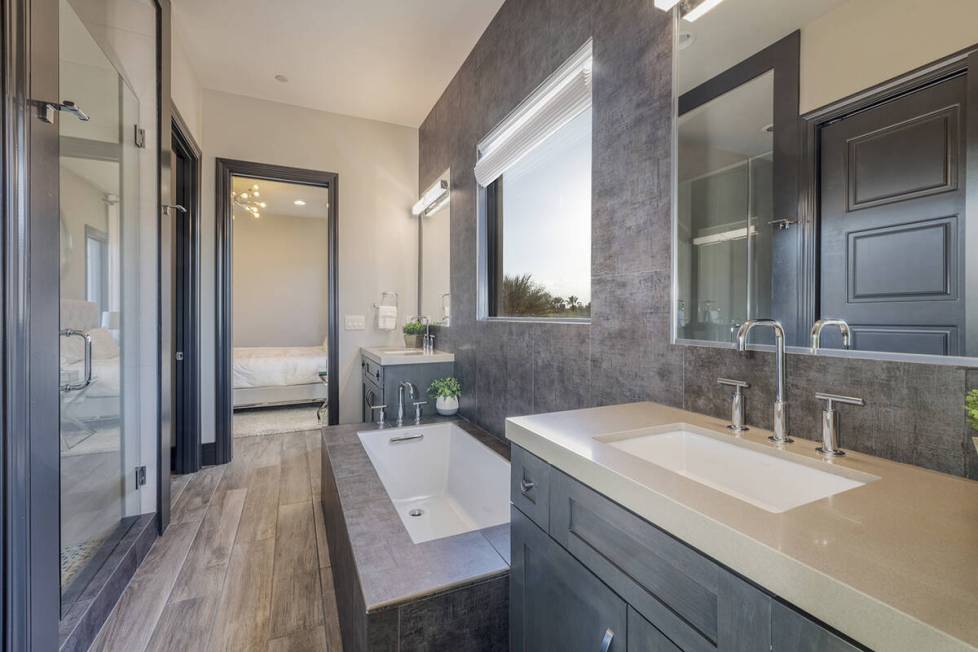 The guest bath. (Douglas Elliman of Nevada)