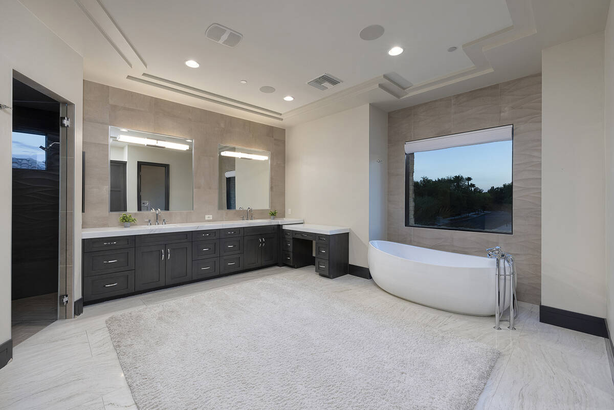 The master bath. (Douglas Elliman of Nevada)