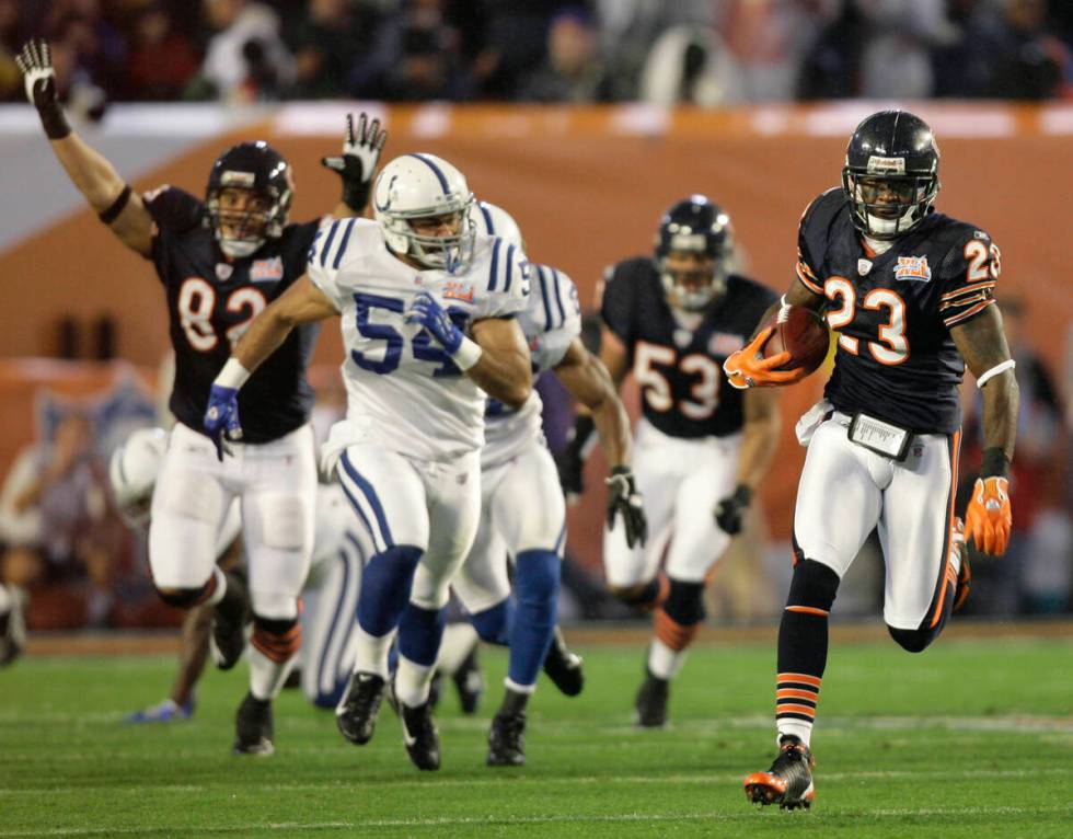 Chicago Bears' Devin Hester (23) runs back the opening kickoff 92-yards for a touchdown in the ...