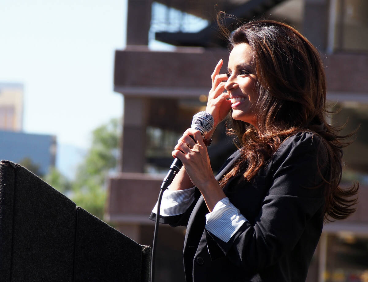 Actress Eva Longoria talks with UNLV students at an Obama/Biden rally at the campus, Tuesday, O ...