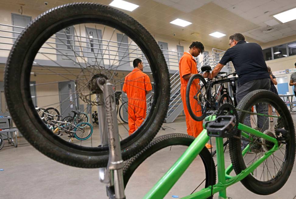 North Las Vegas Councilman Scott Black, right, talks with inmate Erick Wilson, second from righ ...