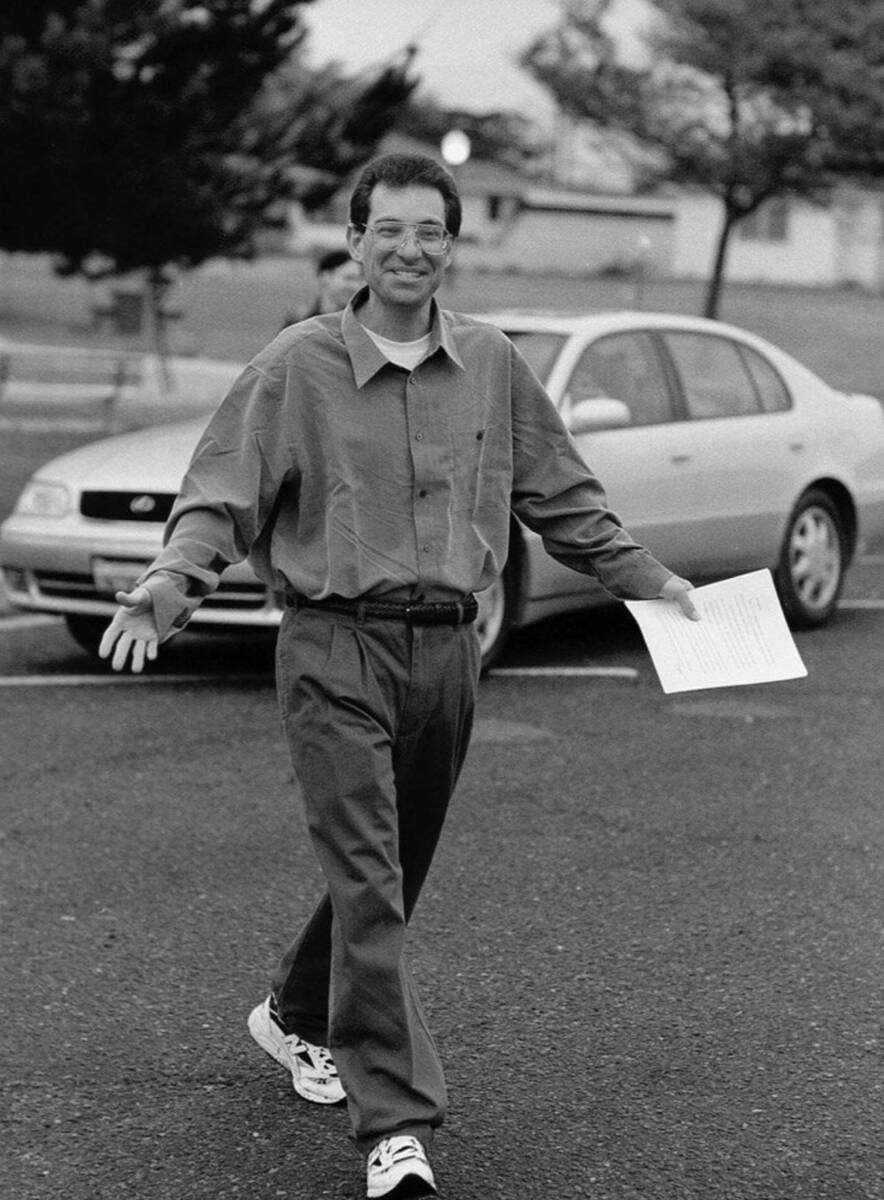 Kevin Mitnick arrives at a news conference early Friday, Jan. 21, 2000, after being released fr ...