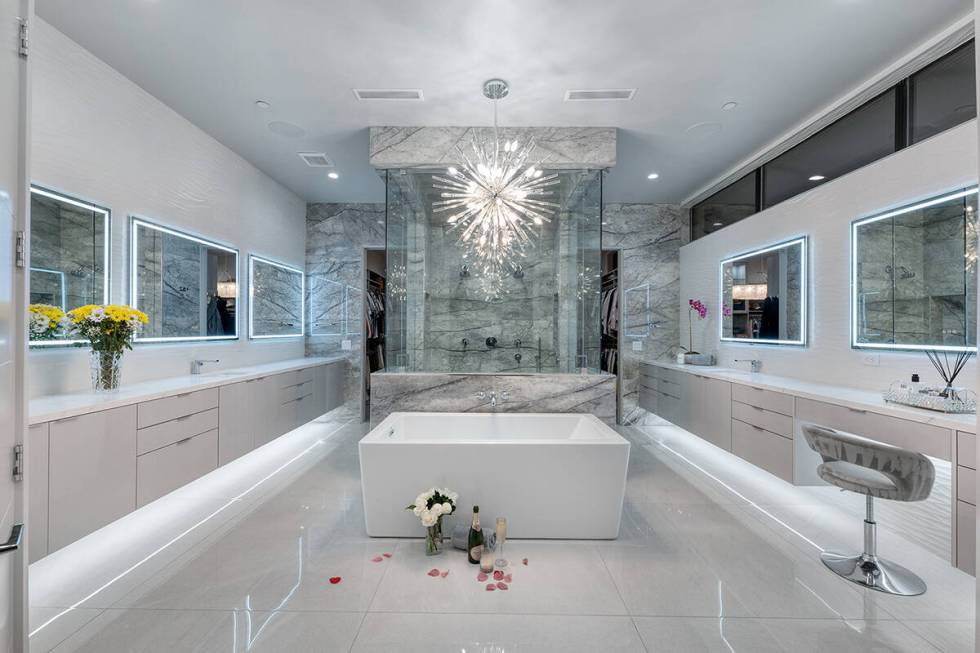 The master bath. (Douglas Elliman Las Vegas)