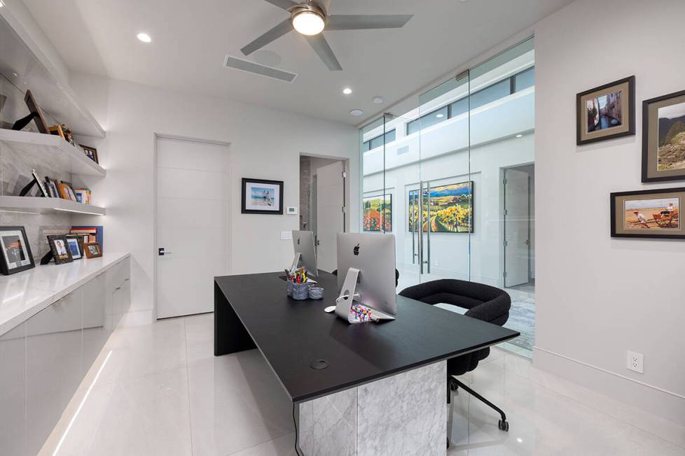 The office. (Douglas Elliman Las Vegas)