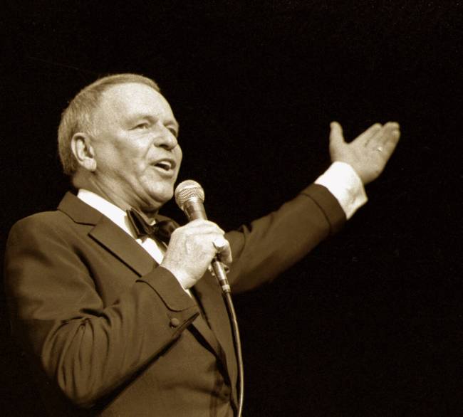 RJ FILE*** Frank Sinatra performs at Thomas and Mack in June 1983 jeff scheid Also see group ph ...