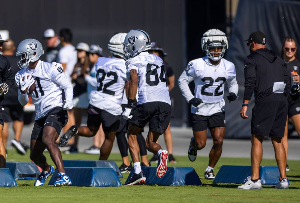 Raiders running back Ameer Abdullah (22) runs to another drill with teammates during training c ...